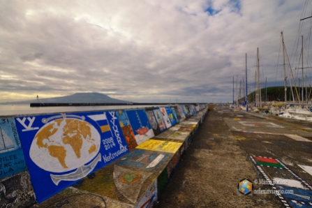 I murales del porto di Horta
